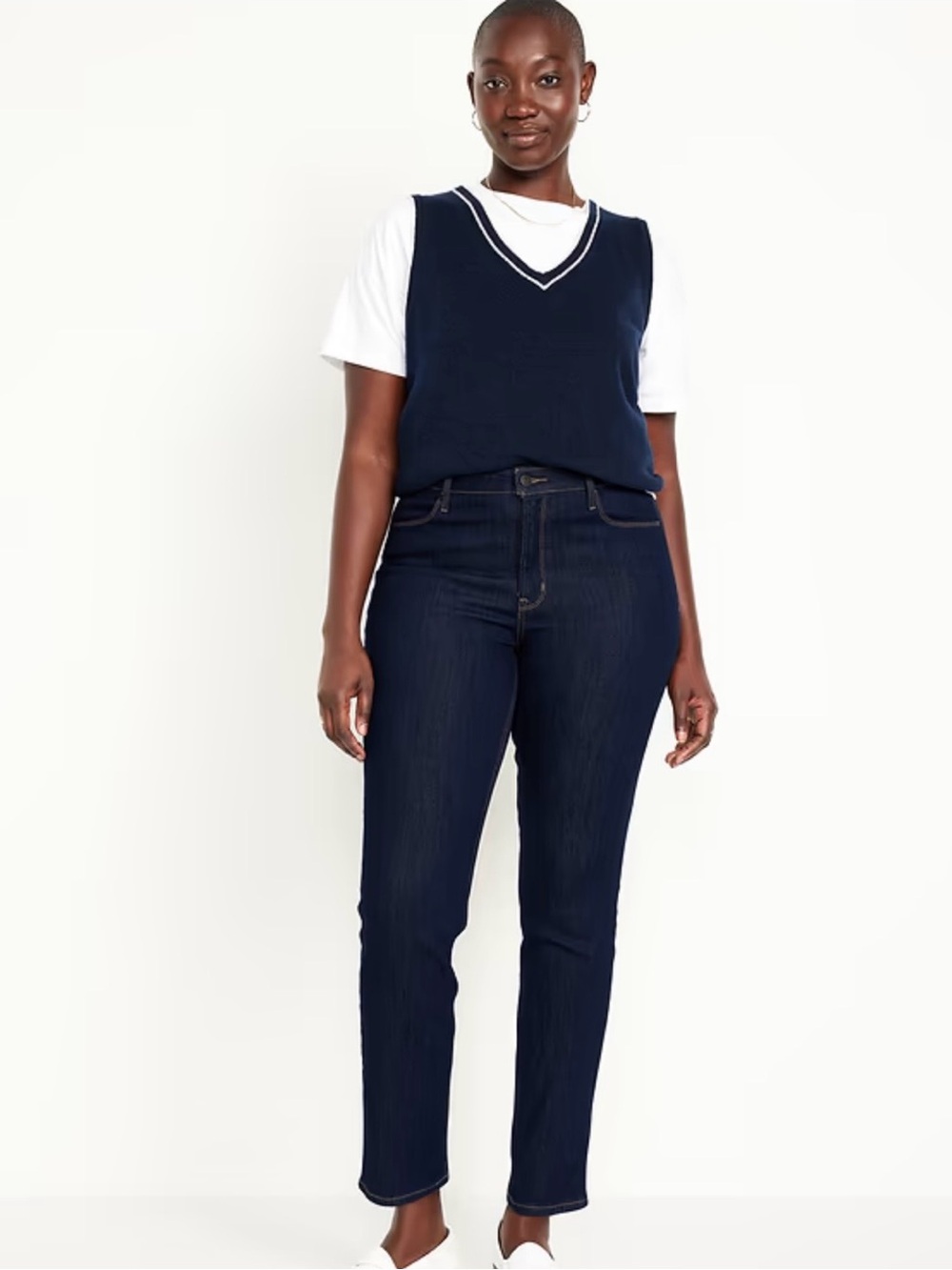 Old Navy High-Rise WOW Straight Jeans in Dark Wash. Size 20. Clean & Classic.